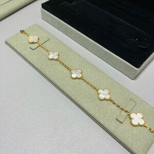 Van cleef & Arpels white bracelet